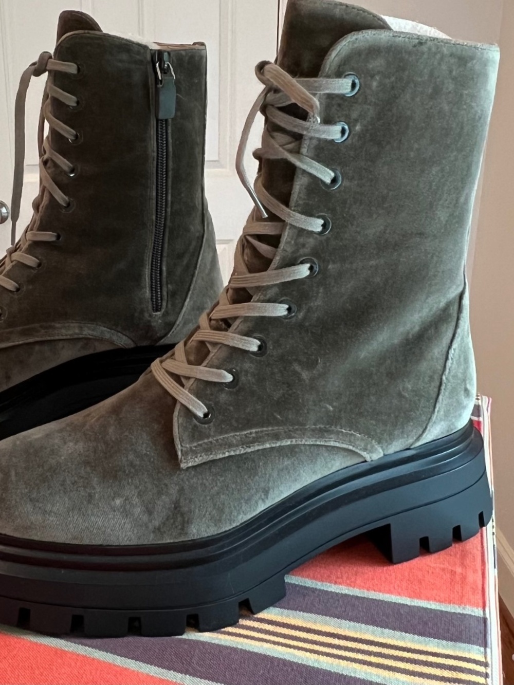Stuart Weitzman Bedford Lace Boots - Velvet, Cargo Green. 9B NWT - Picture 4 of 16